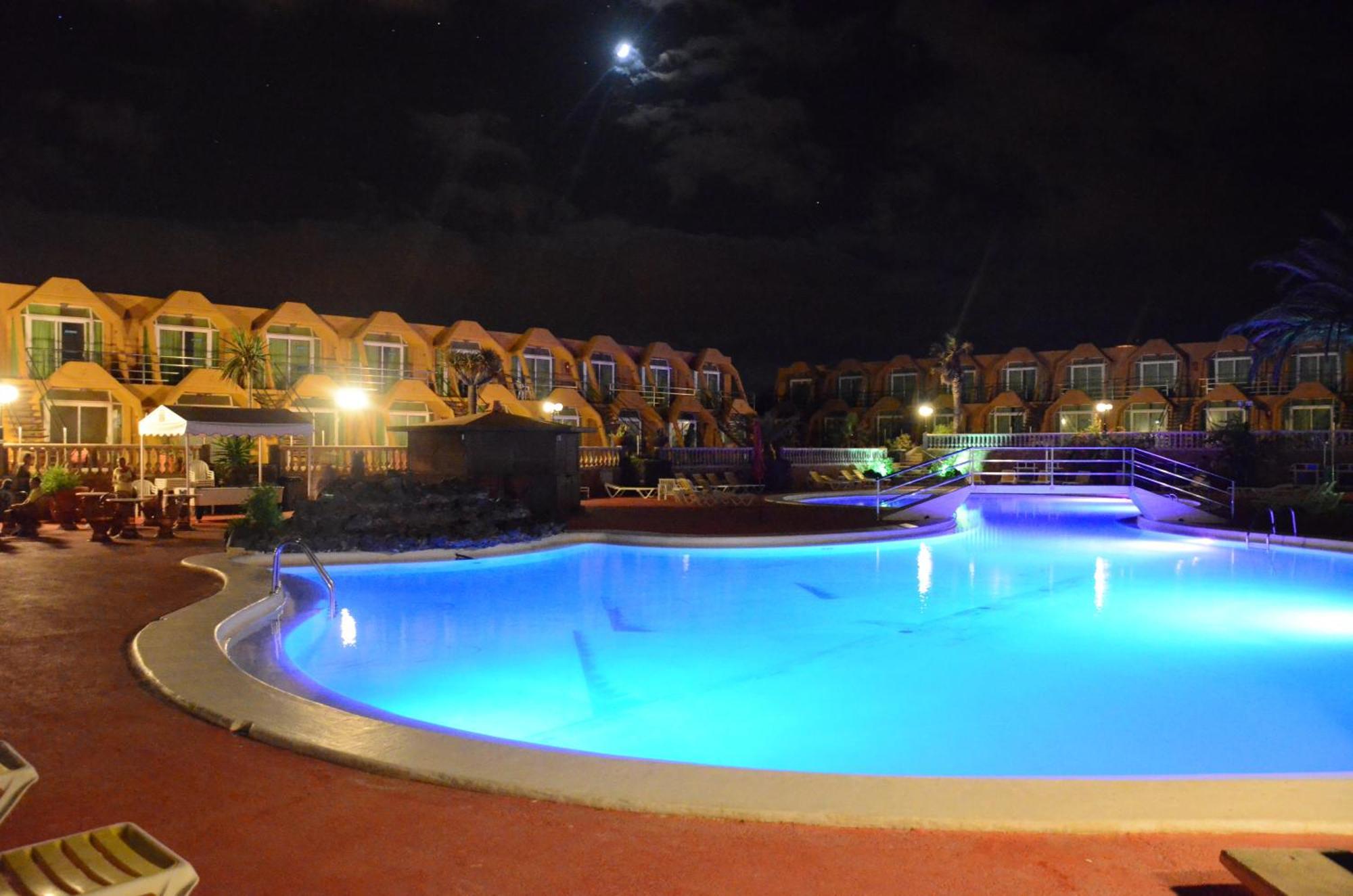 Aparthotel La Piramide Costa De Antigua Exterior photo