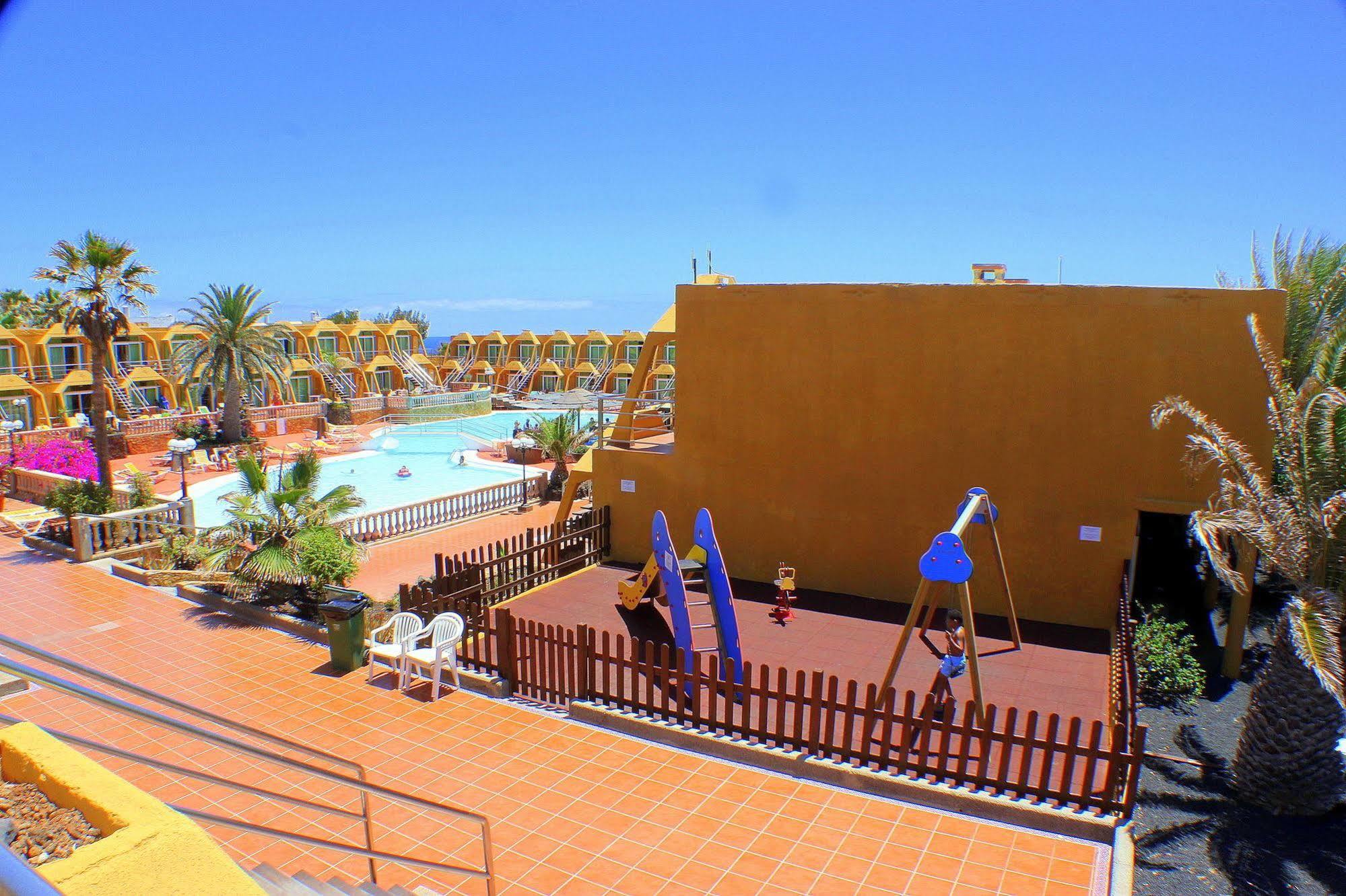 Aparthotel La Piramide Costa De Antigua Exterior photo
